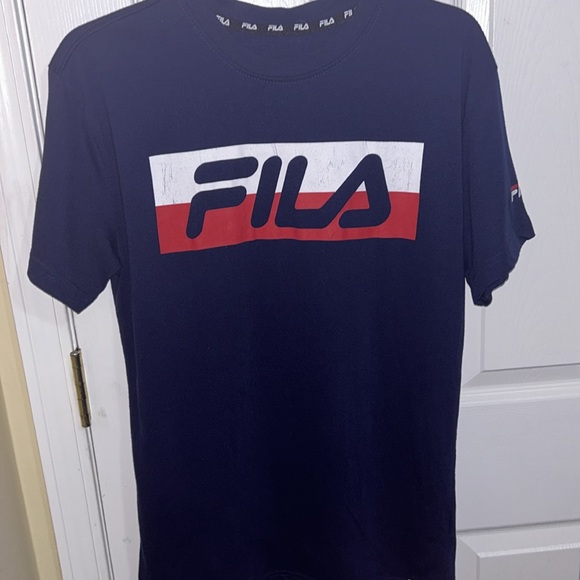 🦋Fila Tee 2/15$ - Picture 6 of 9
